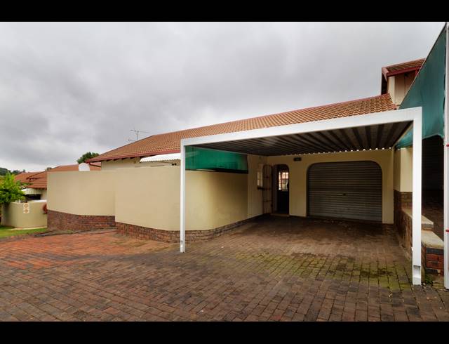 2 BEDROOM TOWNHOUSE FOR SALE IN HELDERKRUIN